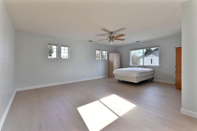 2008 Centennial Ct, Modesto, CA 95357