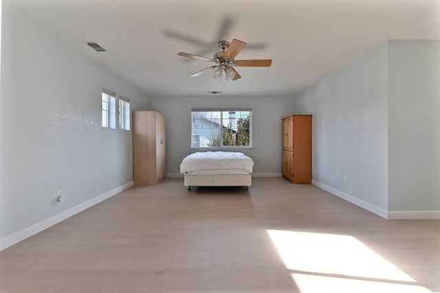 2008 Centennial Ct, Modesto, CA 95357