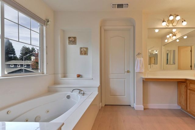 2008 Centennial Ct, Modesto, CA 95357