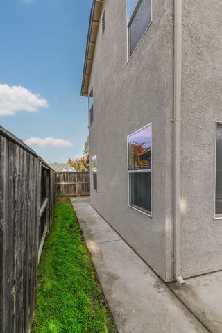 2008 Centennial Ct, Modesto, CA 95357