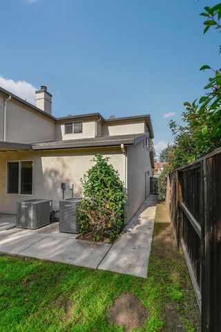 2008 Centennial Ct, Modesto, CA 95357