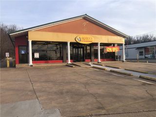 2564 N College Avenue, Fayetteville, AR 72703