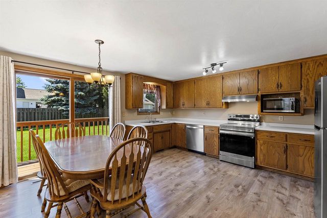 2364 CEDAR RIDGE COURT, Green Bay, WI 54313