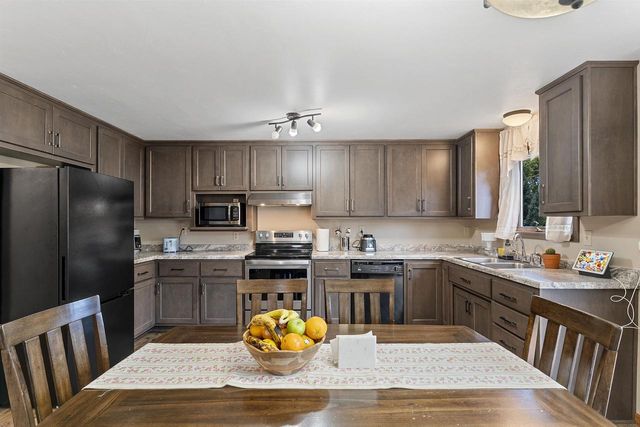 2364 CEDAR RIDGE COURT, Green Bay, WI 54313