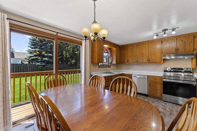 2364 CEDAR RIDGE COURT, Green Bay, WI 54313