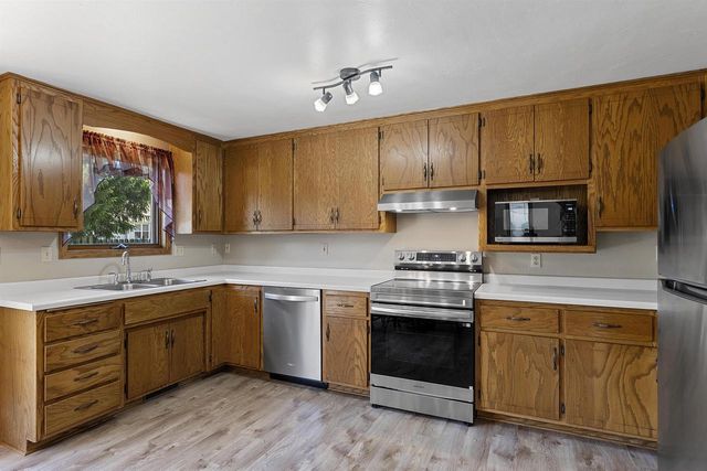 2364 CEDAR RIDGE COURT, Green Bay, WI 54313