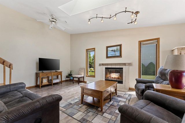 2364 CEDAR RIDGE COURT, Green Bay, WI 54313