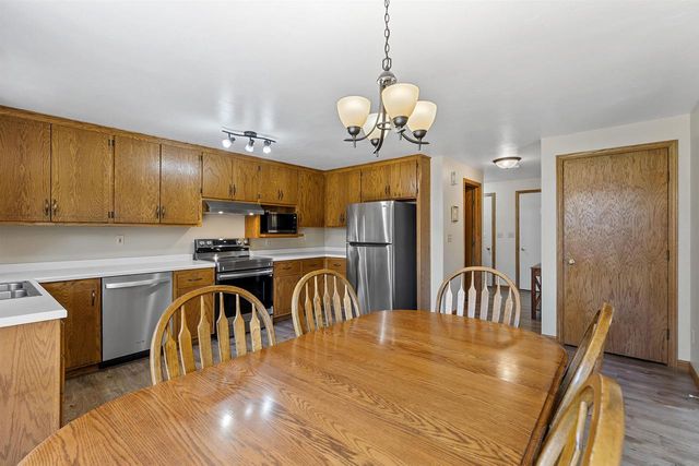 2364 CEDAR RIDGE COURT, Green Bay, WI 54313