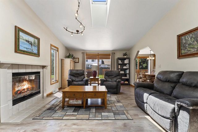 2364 CEDAR RIDGE COURT, Green Bay, WI 54313