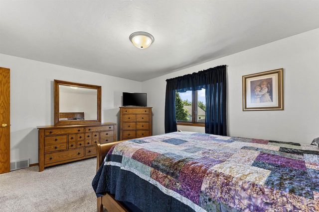 2364 CEDAR RIDGE COURT, Green Bay, WI 54313