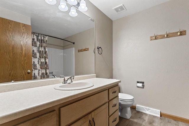 2364 CEDAR RIDGE COURT, Green Bay, WI 54313