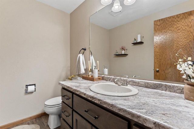 2364 CEDAR RIDGE COURT, Green Bay, WI 54313