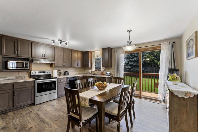 2364 CEDAR RIDGE COURT, Green Bay, WI 54313