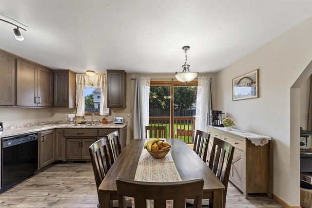 2364 CEDAR RIDGE COURT, Green Bay, WI 54313