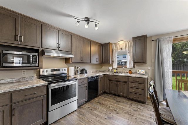 2364 CEDAR RIDGE COURT, Green Bay, WI 54313