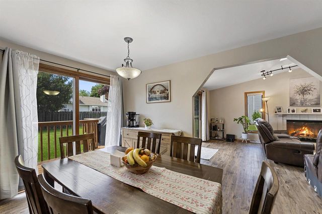 2364 CEDAR RIDGE COURT, Green Bay, WI 54313