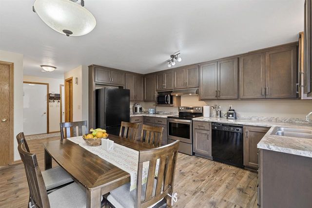 2364 CEDAR RIDGE COURT, Green Bay, WI 54313