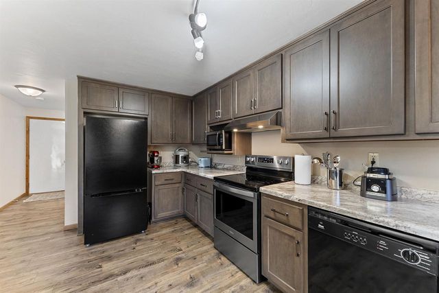 2364 CEDAR RIDGE COURT, Green Bay, WI 54313