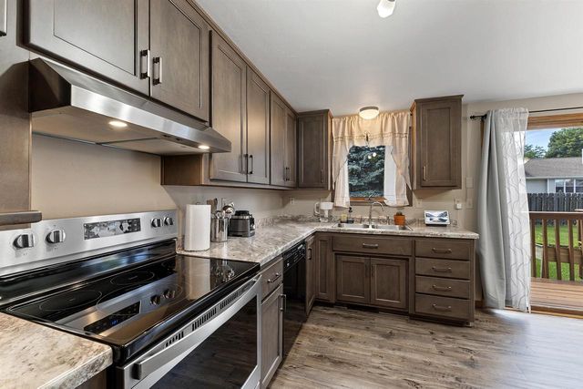 2364 CEDAR RIDGE COURT, Green Bay, WI 54313