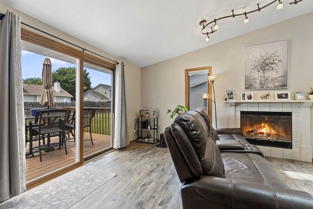 2364 CEDAR RIDGE COURT, Green Bay, WI 54313