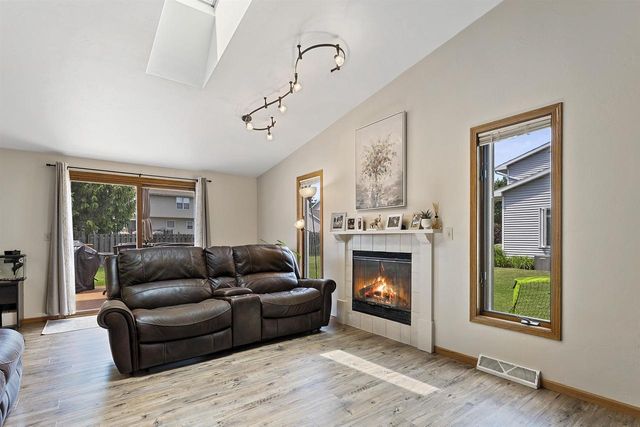 2364 CEDAR RIDGE COURT, Green Bay, WI 54313