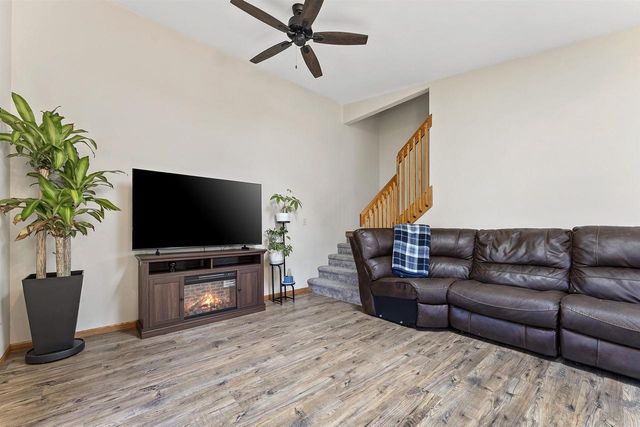 2364 CEDAR RIDGE COURT, Green Bay, WI 54313