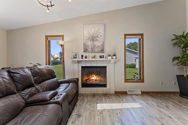 2364 CEDAR RIDGE COURT, Green Bay, WI 54313