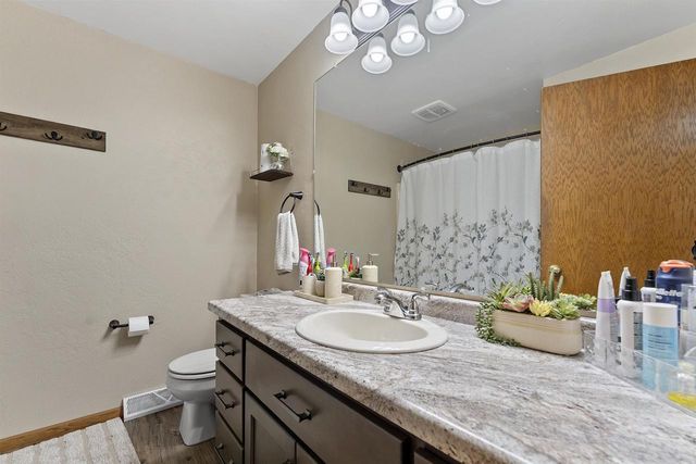2364 CEDAR RIDGE COURT, Green Bay, WI 54313