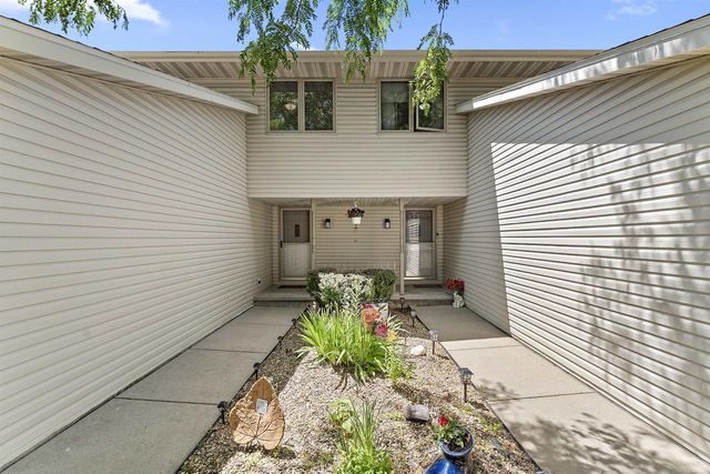 2364 CEDAR RIDGE COURT, Green Bay, WI 54313