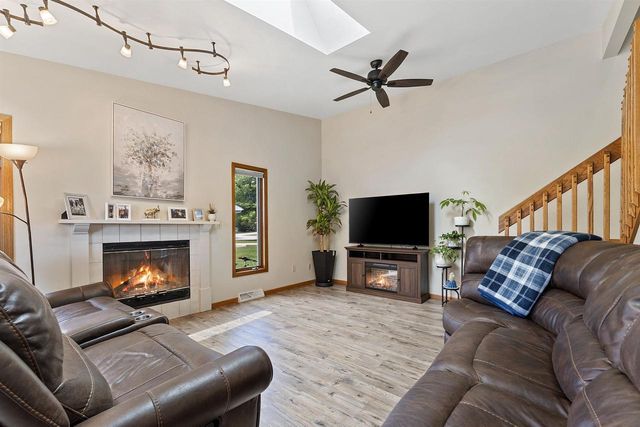 2364 CEDAR RIDGE COURT, Green Bay, WI 54313