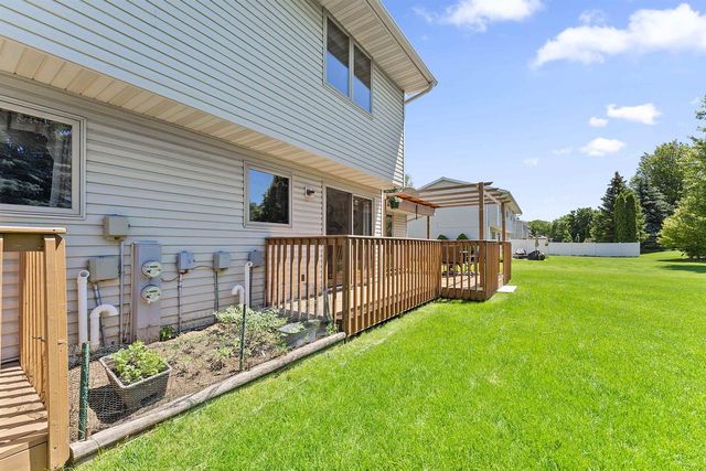2364 CEDAR RIDGE COURT, Green Bay, WI 54313