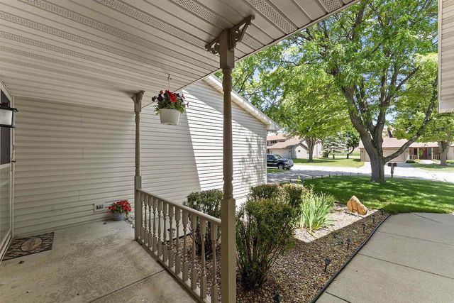 2364 CEDAR RIDGE COURT, Green Bay, WI 54313