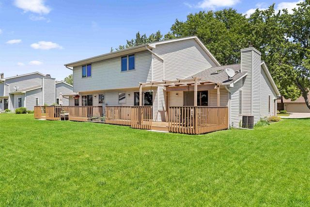 2364 CEDAR RIDGE COURT, Green Bay, WI 54313