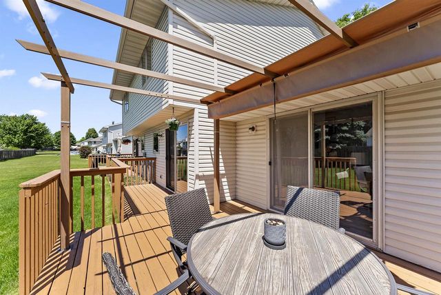 2364 CEDAR RIDGE COURT, Green Bay, WI 54313