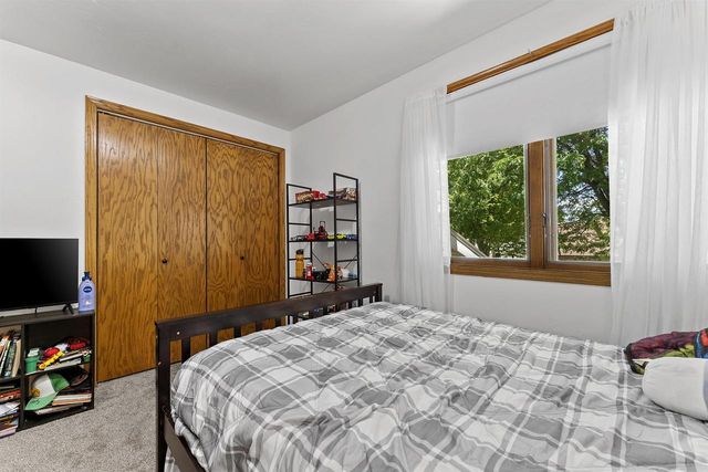 2364 CEDAR RIDGE COURT, Green Bay, WI 54313
