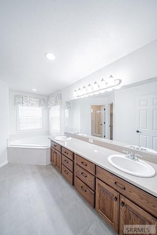 1040 Wheatstone Drive, Idaho Falls, ID 83404