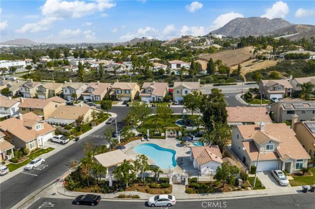 909 Heron Drive, Corona, CA 92879