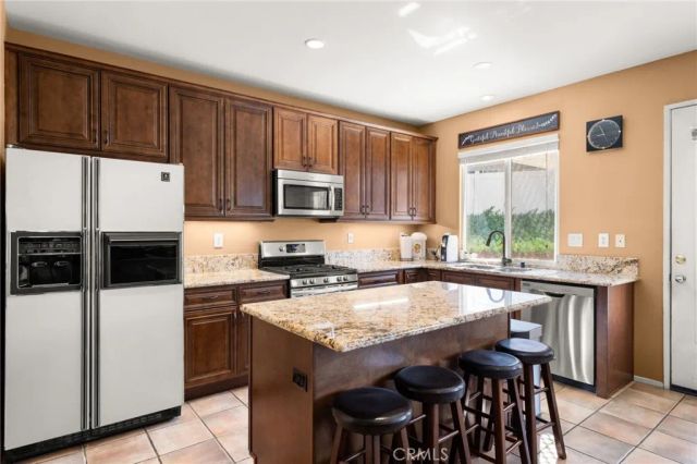 909 Heron Drive, Corona, CA 92879