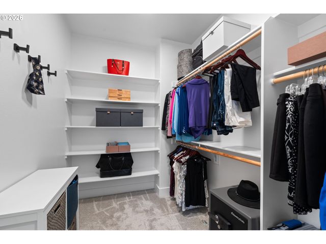 623 W 10TH St, La Center, WA 98629