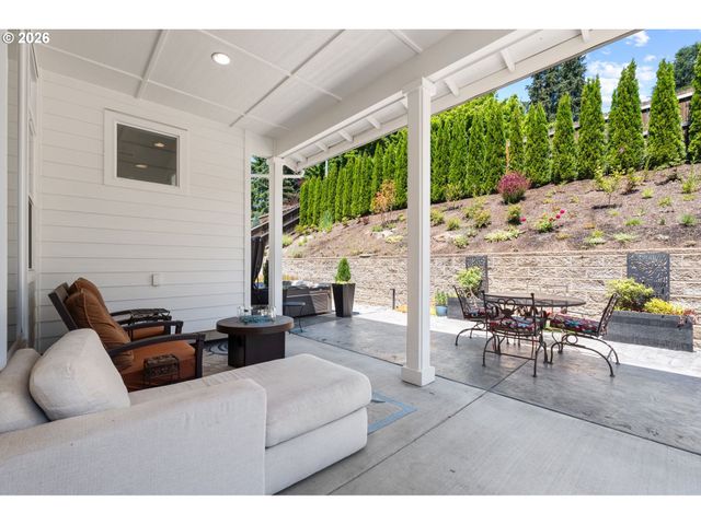 623 W 10TH St, La Center, WA 98629