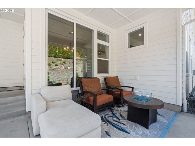 623 W 10TH St, La Center, WA 98629