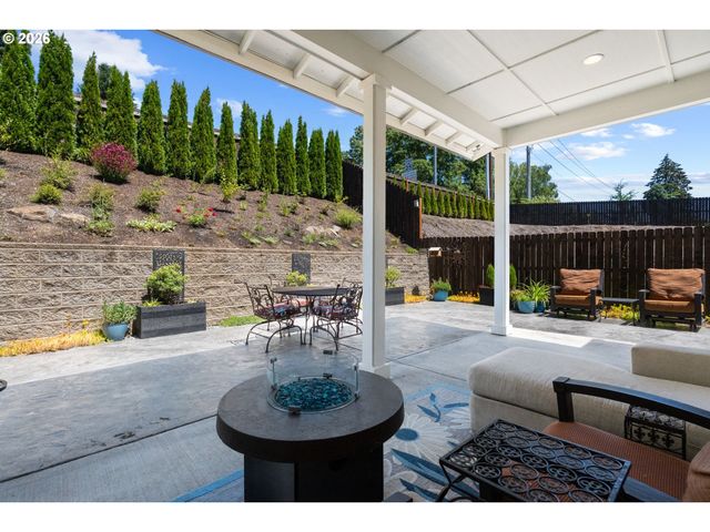 623 W 10TH St, La Center, WA 98629