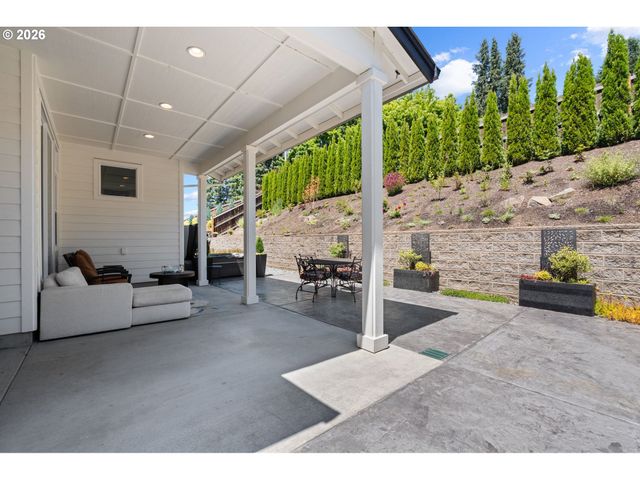 623 W 10TH St, La Center, WA 98629
