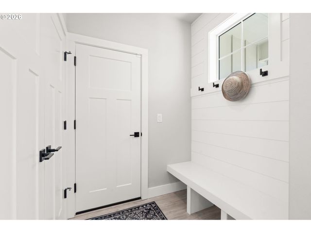 623 W 10TH St, La Center, WA 98629