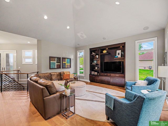 10238 N 29th Court, Omaha, NE 68122