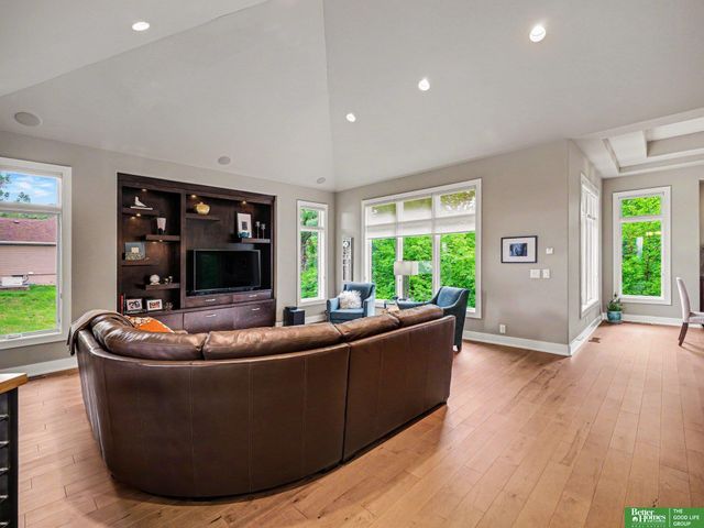 10238 N 29th Court, Omaha, NE 68122