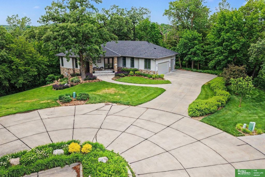 10238 N 29th Court, Omaha, NE 68122