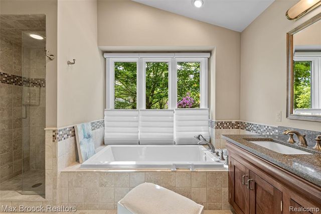 2493 Wildbrook Run, Bloomfield Hills, MI 48304