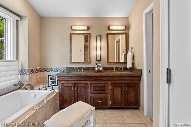 2493 Wildbrook Run, Bloomfield Hills, MI 48304