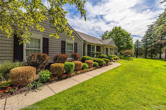 2493 Wildbrook Run, Bloomfield Hills, MI 48304